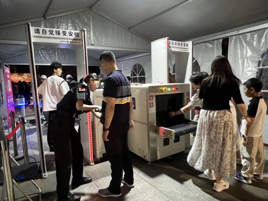 C:/Users/BA/Desktop/“安保鐵軍、硬核保障”2024系列報(bào)道四十三——月滿中秋，南京市保安服務(wù)有限公司圓滿護(hù)航“2024 南京森林音樂會(huì)”/4.jpg4